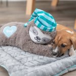 Trixie Junior Faultier mit Herzschlag mit Welpe liegend